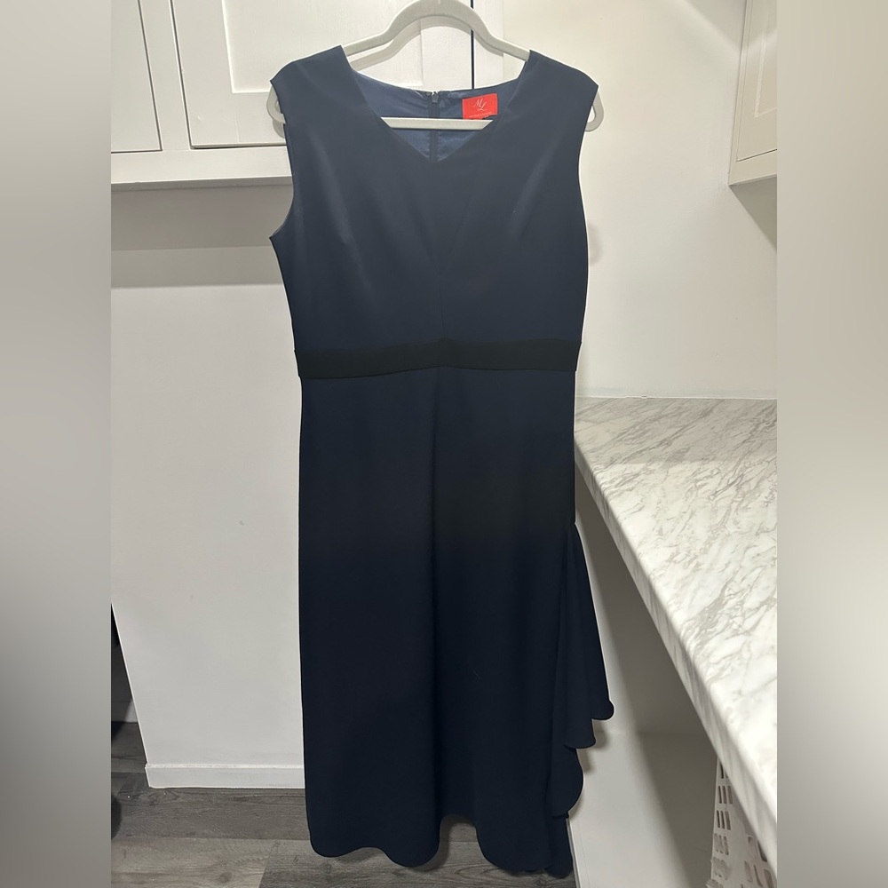 Monique Lhuillier  Elegant Navy Blue Sleeveless Dress